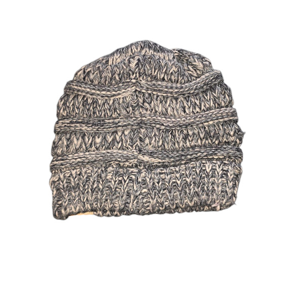 C.c kids
Kid white, black, and gray Bennie 
One size 
Made in Korea
3oz - Picture 2 of 2